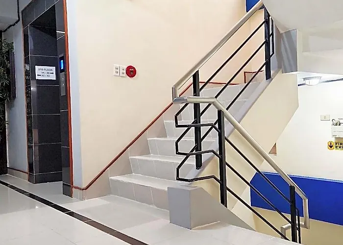 Alley 8 2* Manila